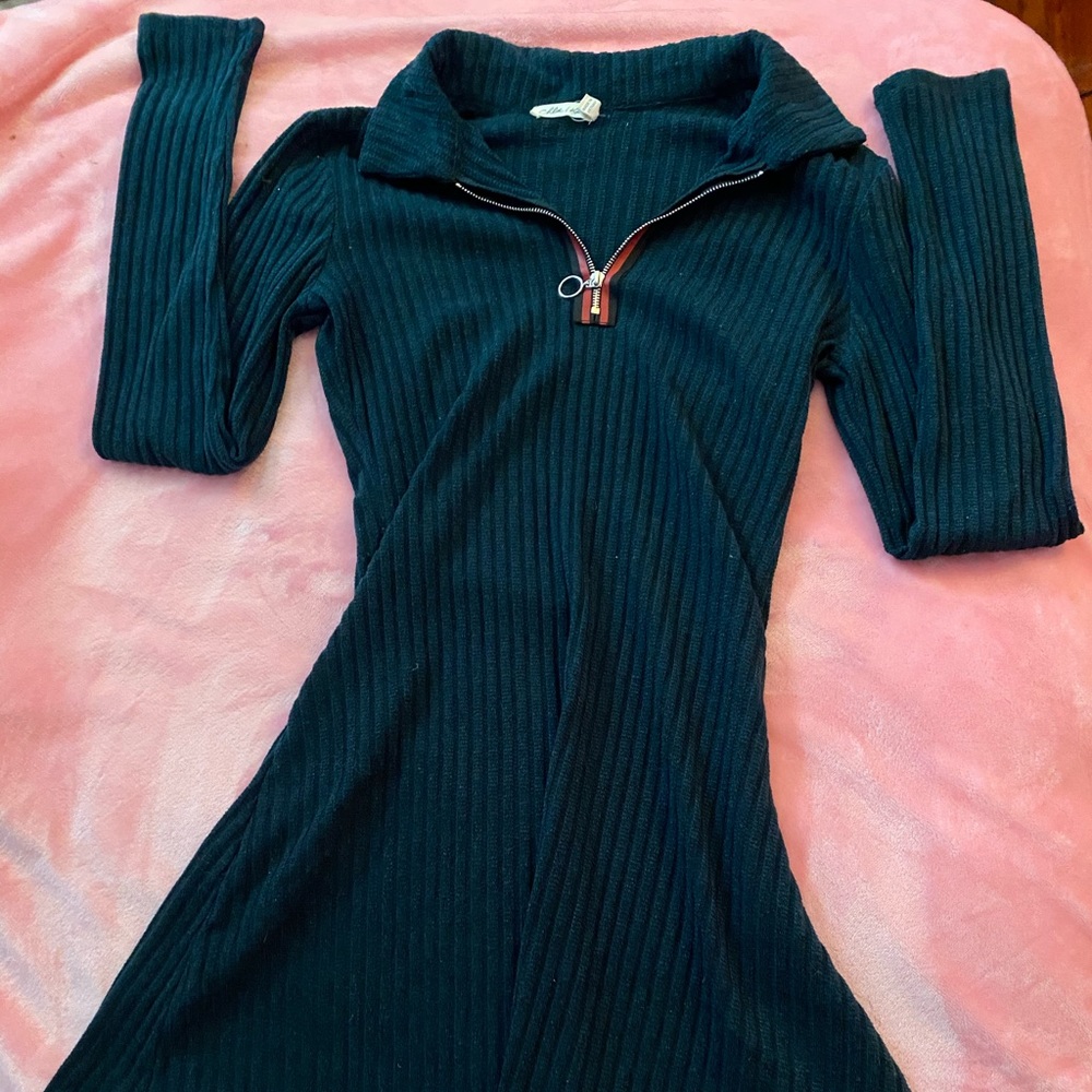 blue/green long sleeve dress with a 6in zipper